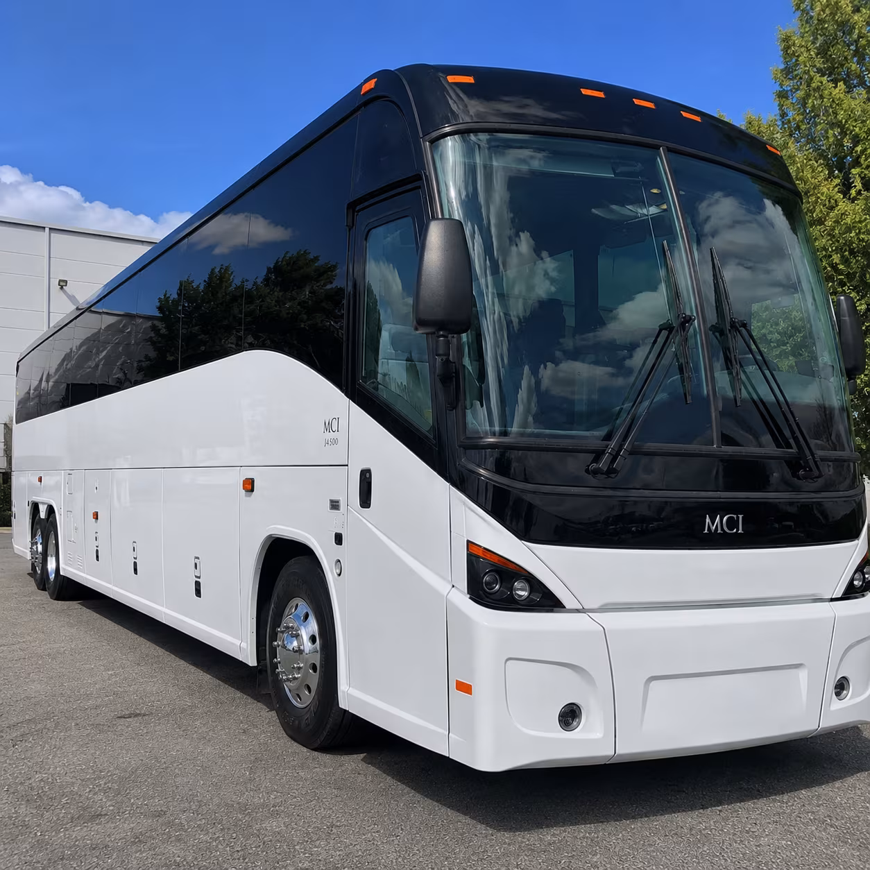 airport shuttle buses from grr to downtown grand rapids hotels convention centers